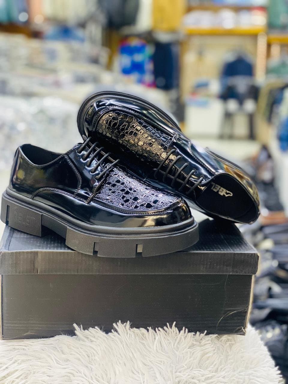 Stylish Black Dress Shoes — Crocodile Pattern, Size 6-12